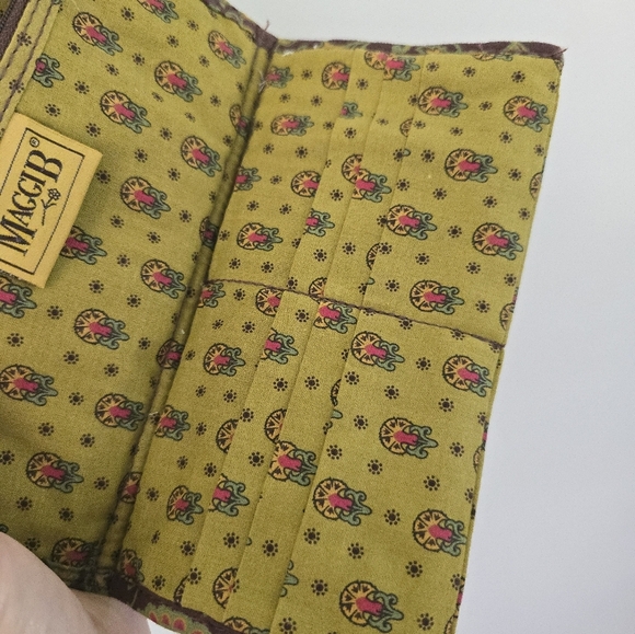 MaggiB Green Floral Paisley Quilt Fabric Large Wallet - Picture 7 of 12
